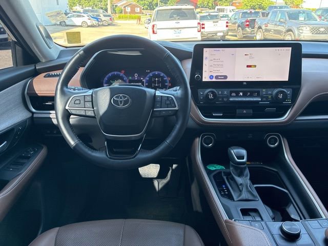 Used 2024 Toyota Grand Highlander AWD image 20