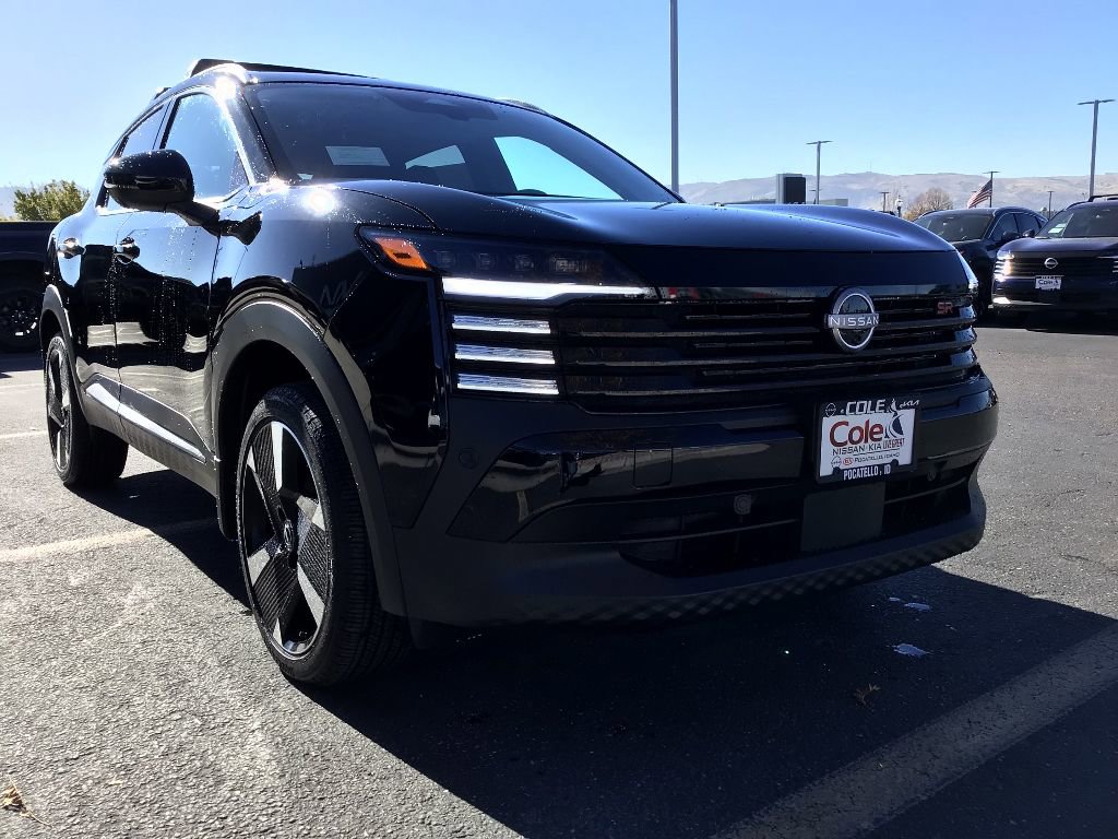 New 2026 Nissan Kicks SR w/ Cold Weather Package