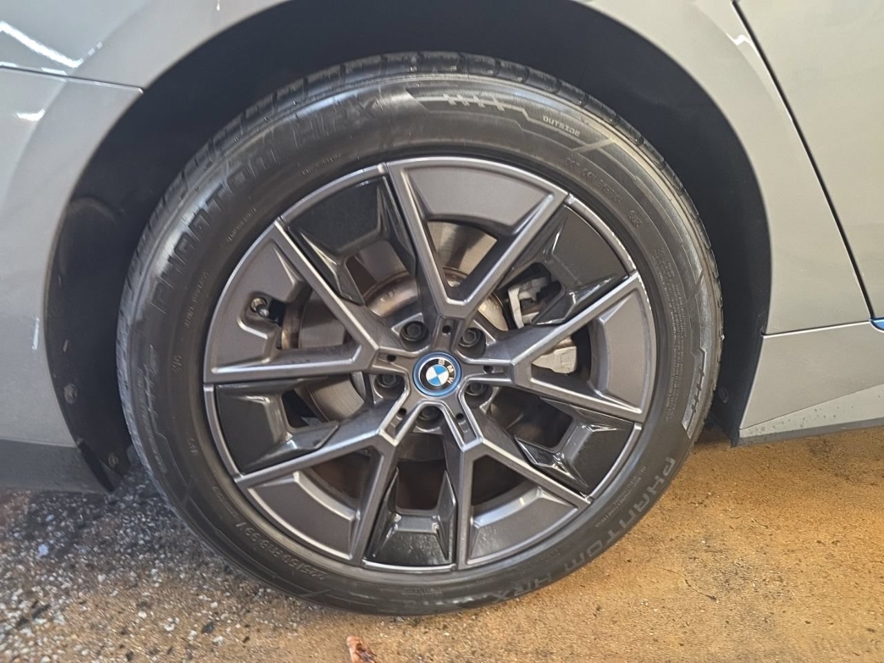 Used 2024 BMW i4 xDrive40i AWD/4WD image 17