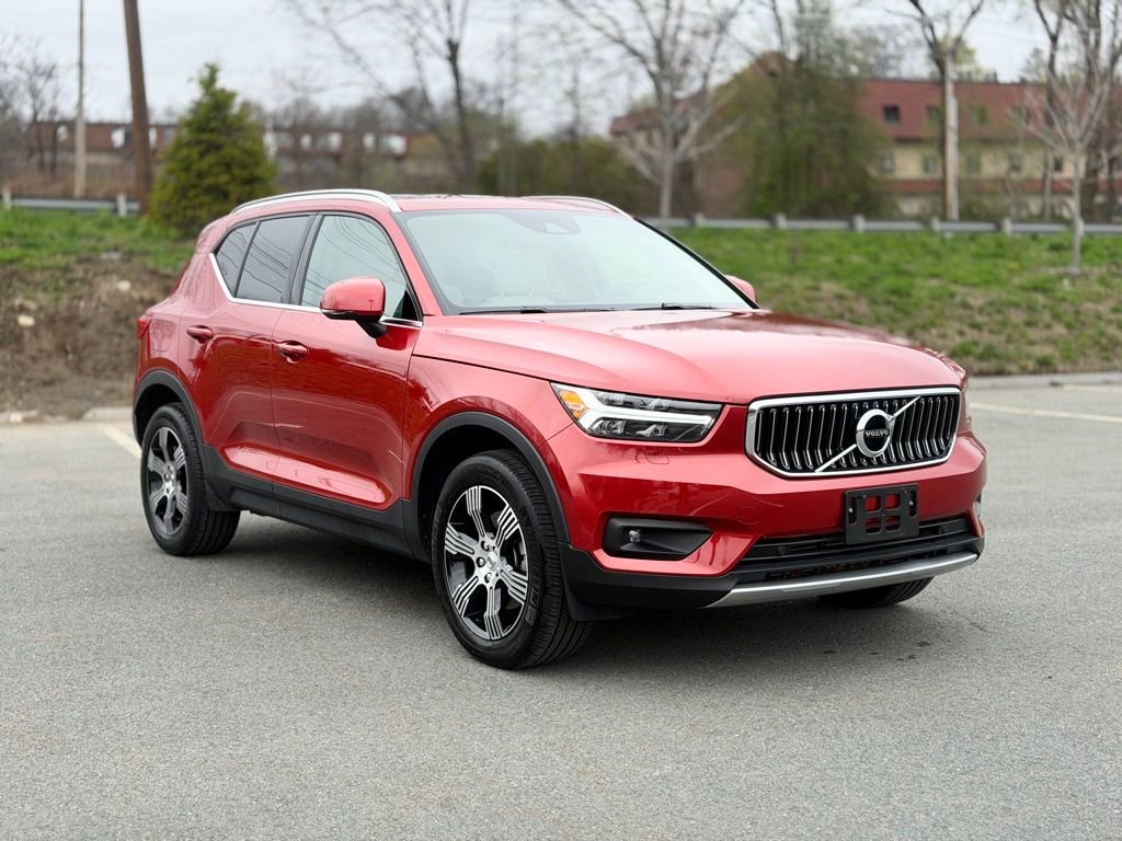 Used 2022 Volvo XC40 T5 Inscription image 9