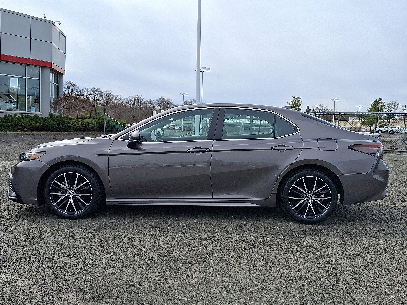 Certified 2023 Toyota Camry SE image 4