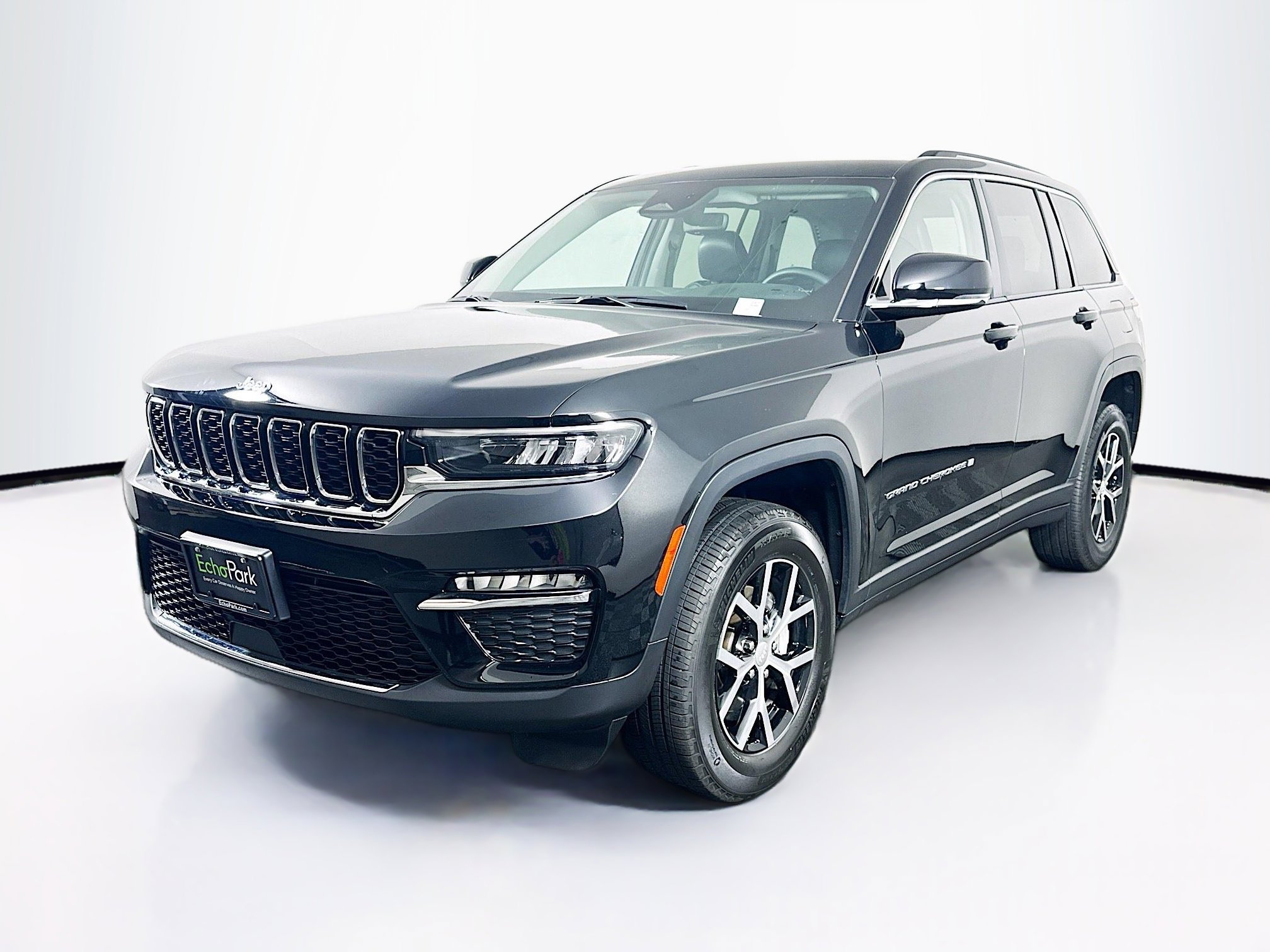Used 2023 Jeep Grand Cherokee Limited image 3