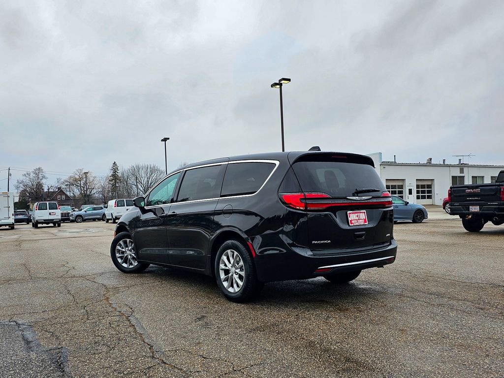 New 2026 Chrysler Pacifica Select image 6