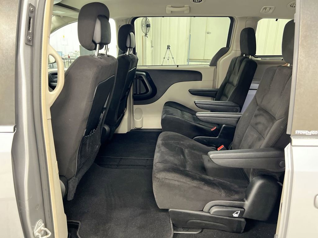 Used 2014 Chrysler Town & Country Touring FWD image 17