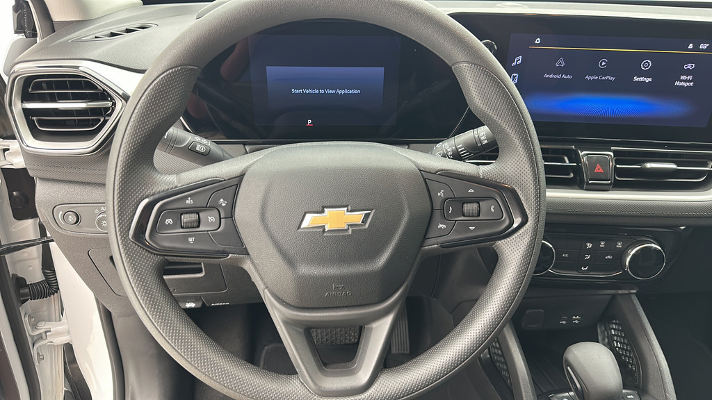 Used 2025 Chevrolet TrailBlazer LT AWD/4WD image 16