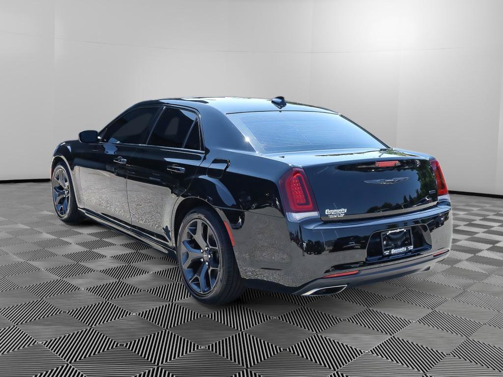 Used 2020 Chrysler 300 Touring L w/ Quick Order Package 2EF RWD image 5