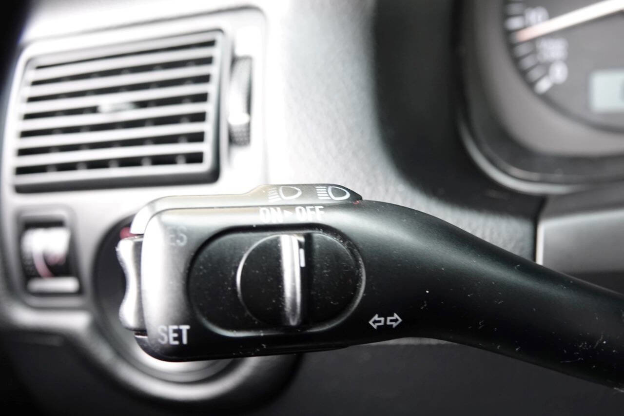 Used 2005 Volkswagen Golf GL image 69