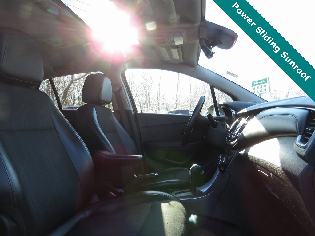Used 2018 Chevrolet Trax LT w/ Sun & Sound Package image 13