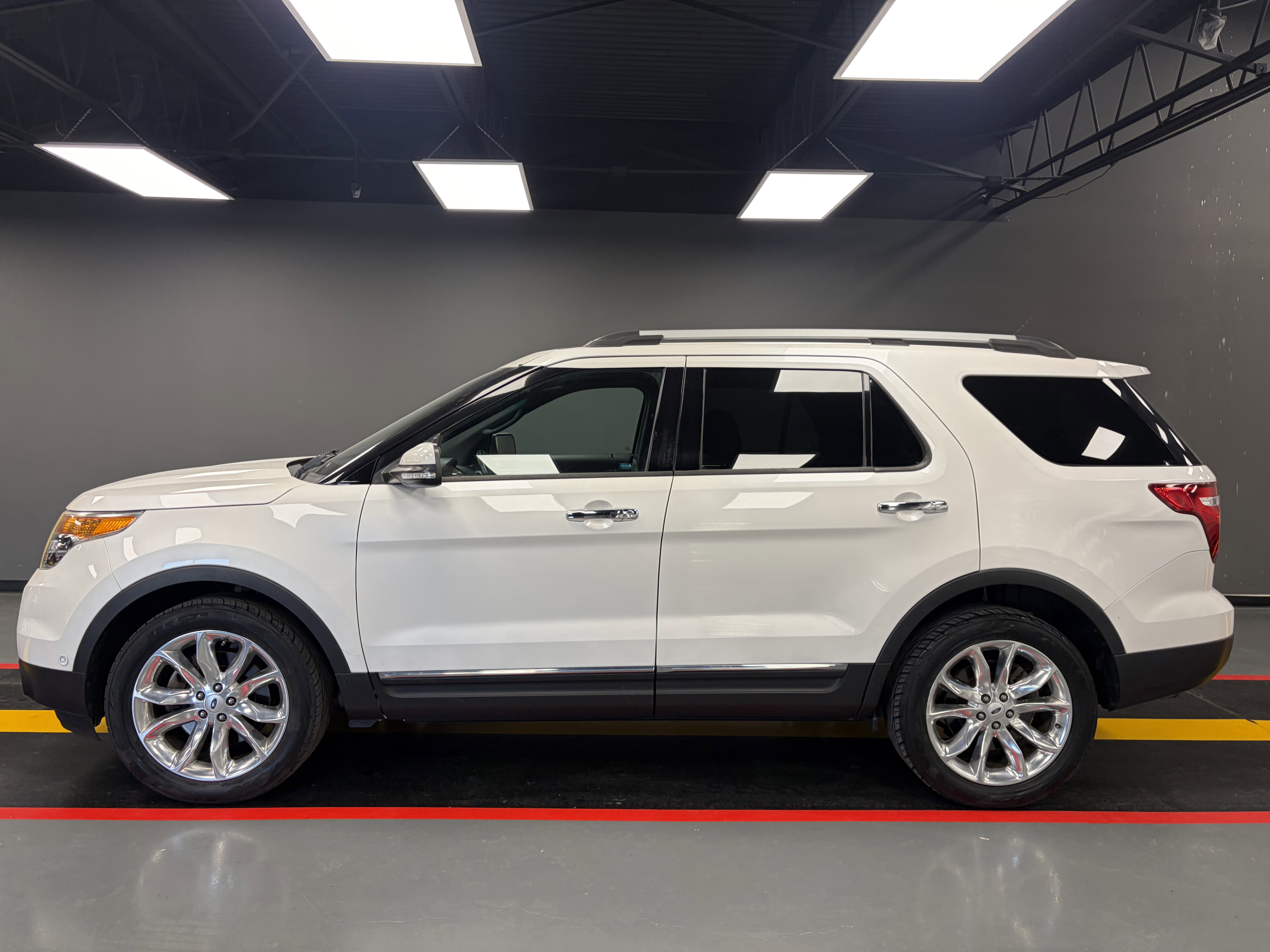 Used 2014 Ford Explorer Limited w/ Equipment Group 302A AWD/4WD image 2