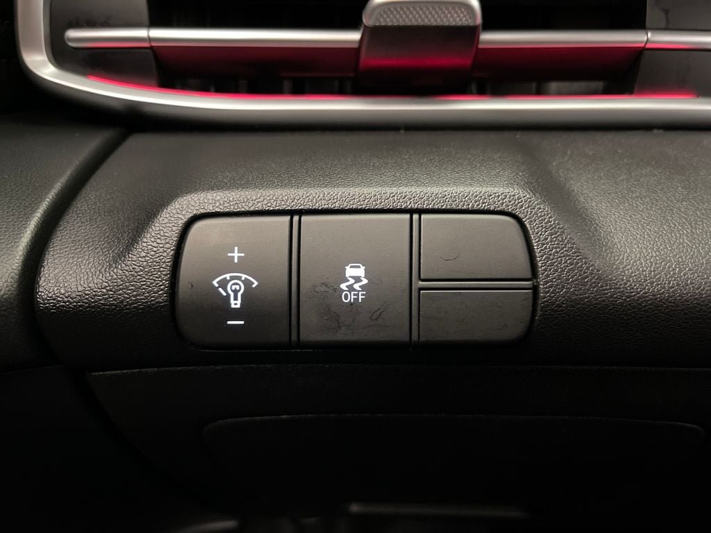 Certified 2025 Hyundai Elantra SEL FWD image 30