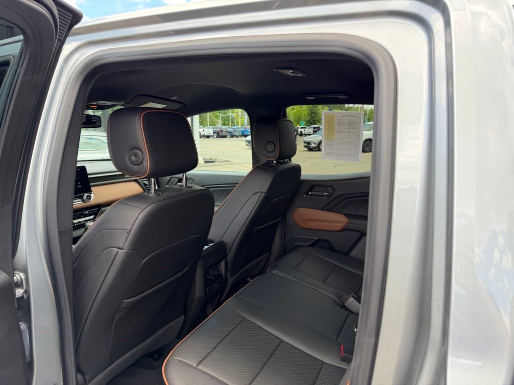 Certified 2023 GMC Canyon AT4 w/ AT4 Premium Package AWD/4WD image 11
