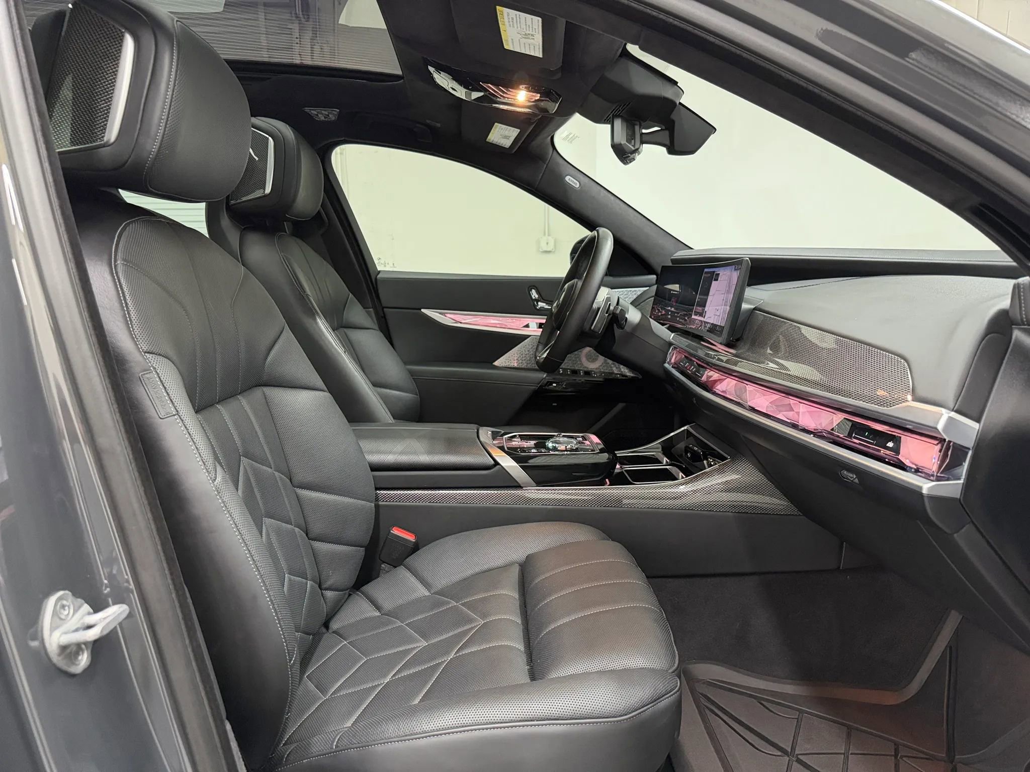 Used 2024 BMW 760i xDrive AWD/4WD image 14