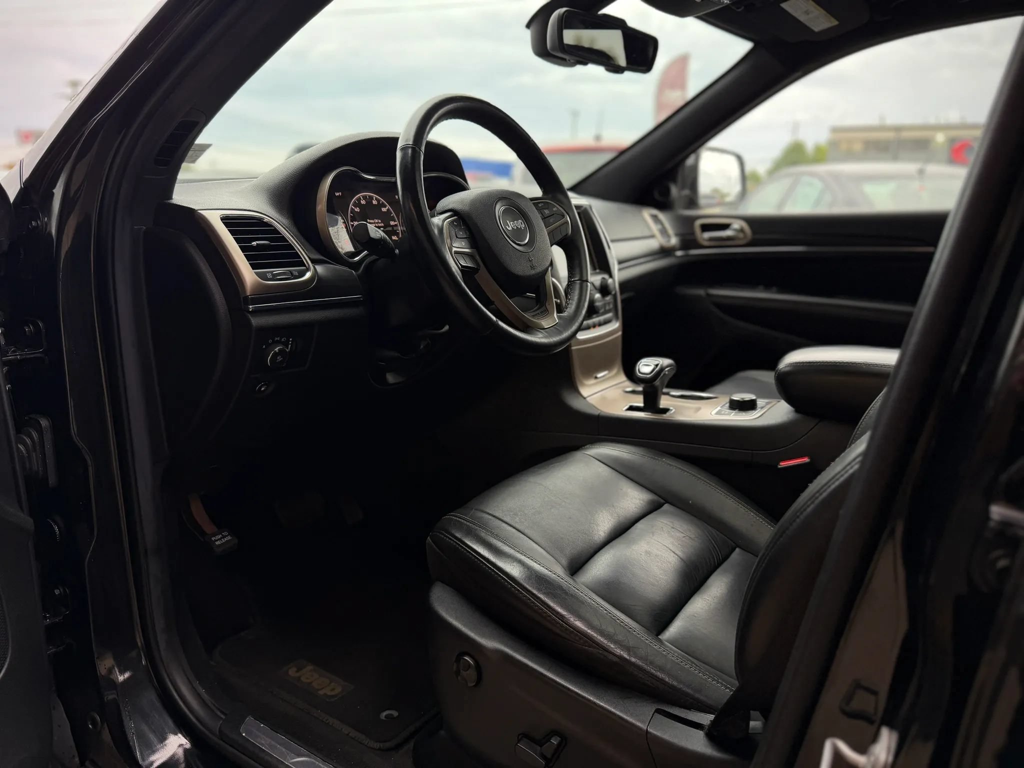 Used 2014 Jeep Grand Cherokee Limited w/ Trailer Tow Group IV AWD/4WD image 6