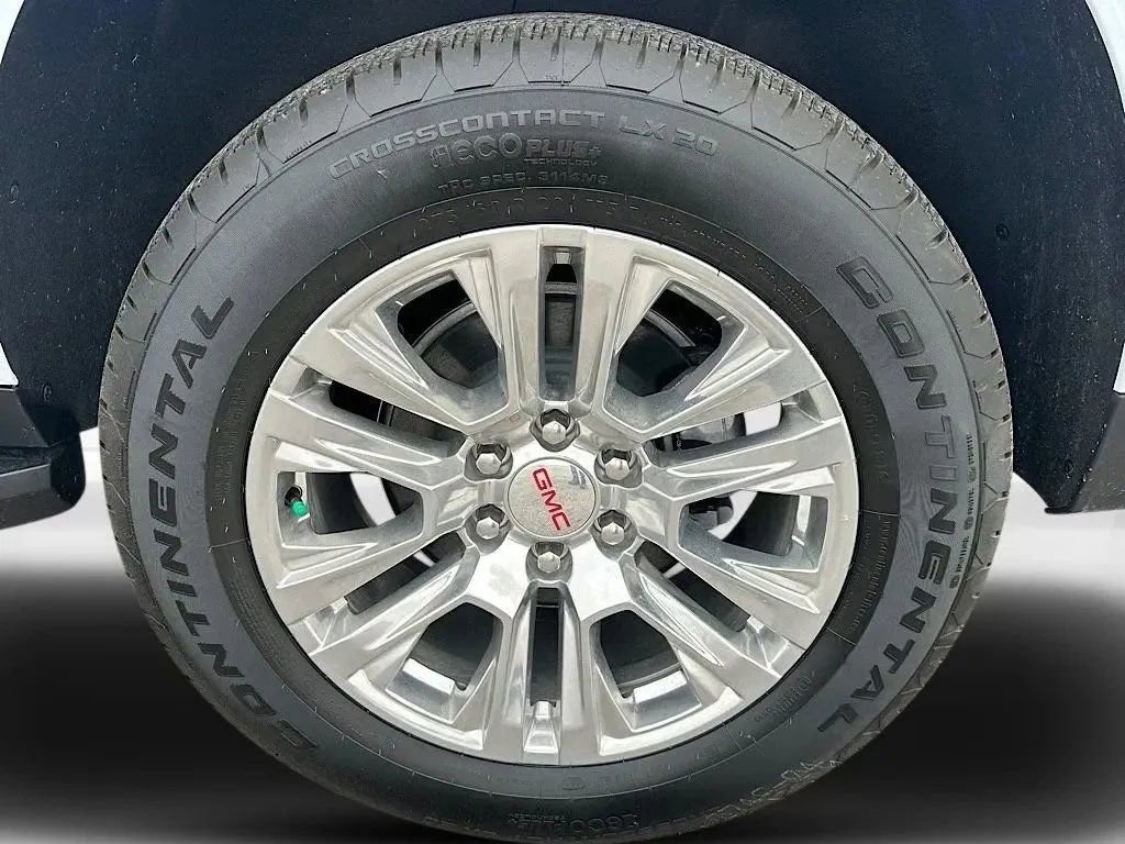 New 2026 GMC Yukon XL Denali w/ LPO, Floor Liner Package image 35