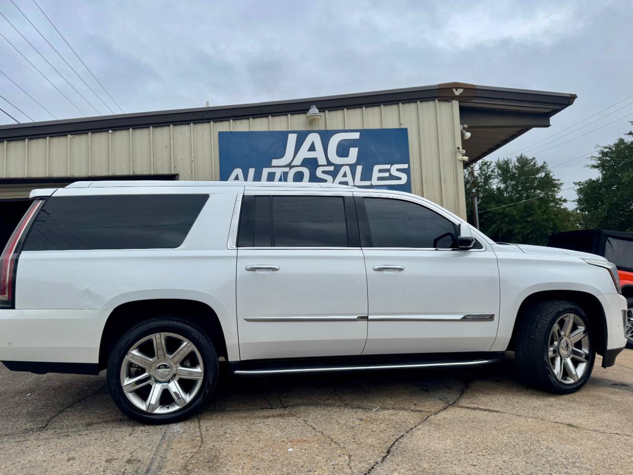 Used 2017 Cadillac Escalade ESV Luxury RWD image 9
