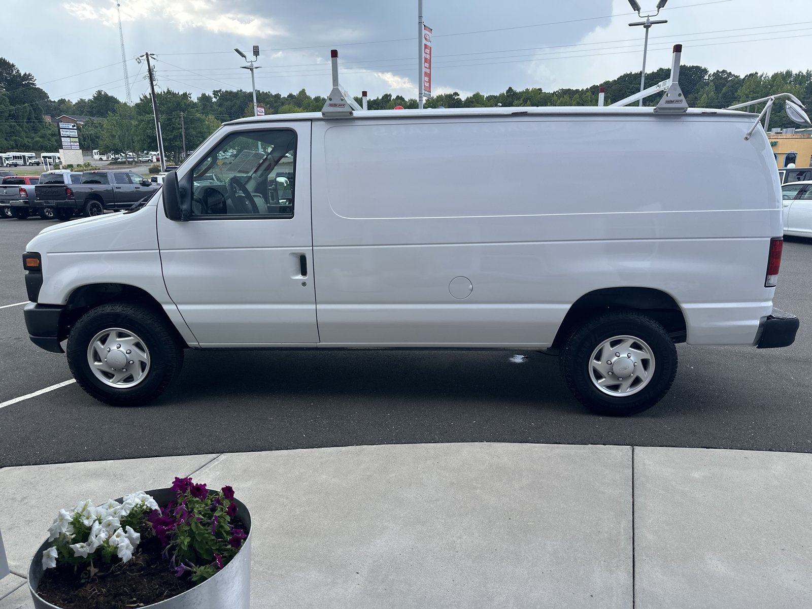 Used 2014 Ford E-250 and Econoline 250 w/ Commercial Cargo Van Package RWD image 5