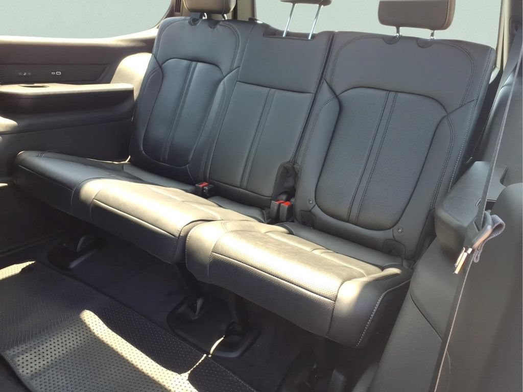 New 2026 Jeep Grand Wagoneer Limited AWD/4WD image 8