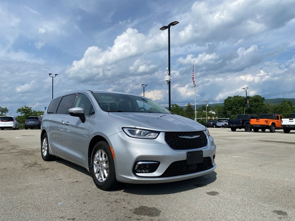 Used 2023 Chrysler Pacifica Touring-L