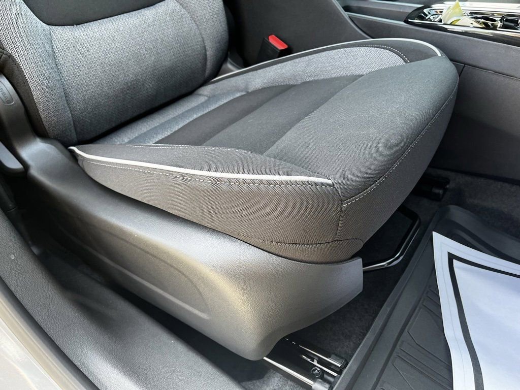New 2025 Chevrolet TrailBlazer LT w/ LT Cold Weather Package FWD image 35