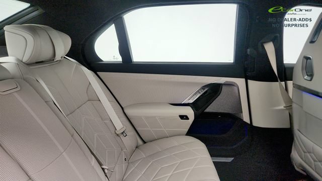 Used 2023 BMW i7 xDrive60 AWD/4WD image 39