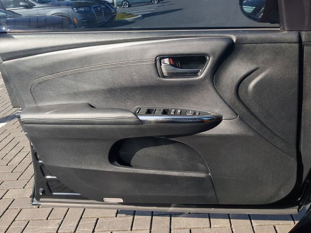 Used 2018 Toyota Avalon XLE w/ Protection Package image 30