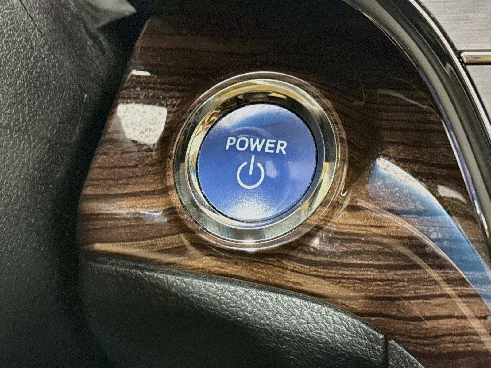 Used 2013 Toyota Avalon Limited FWD image 22