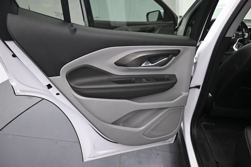 Used 2024 GMC Terrain SLT w/ Infotainment Package II FWD image 17