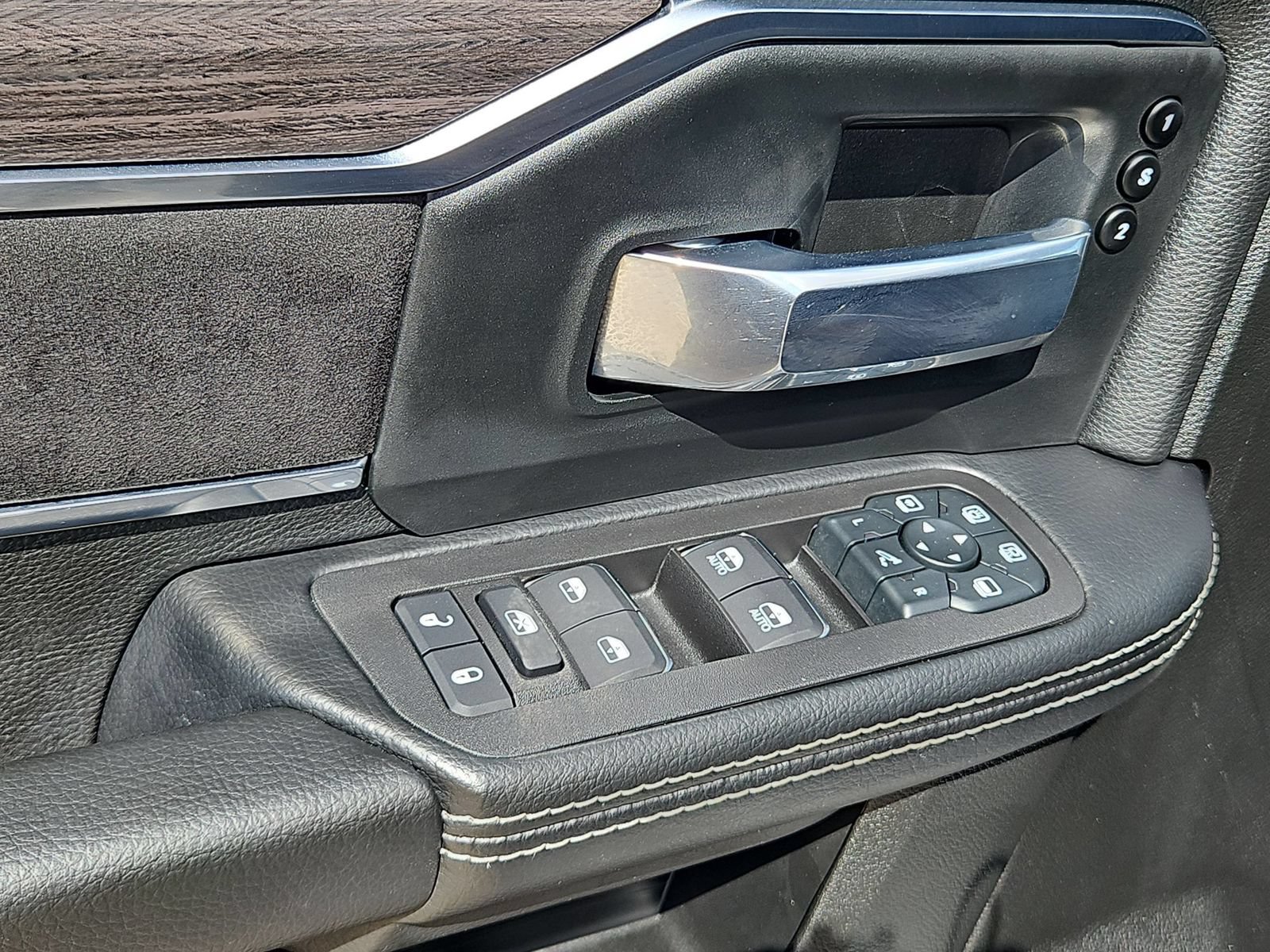Used 2026 RAM 2500 Laramie AWD/4WD image 11