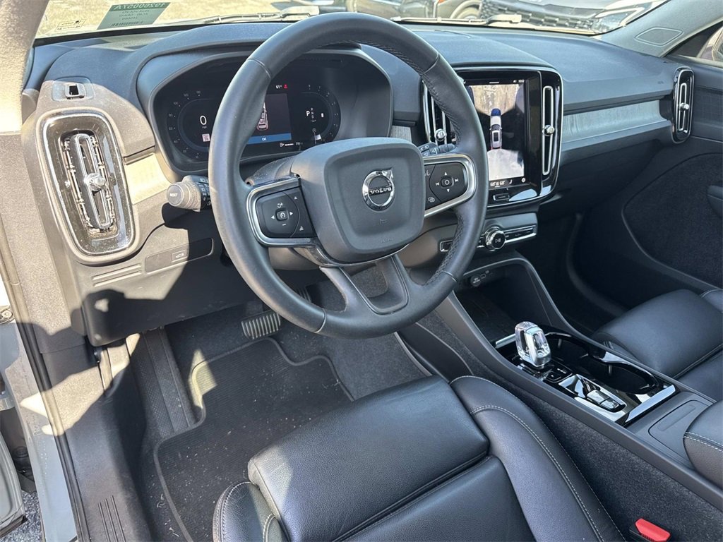 Used 2024 Volvo XC40 B5 Plus image 33