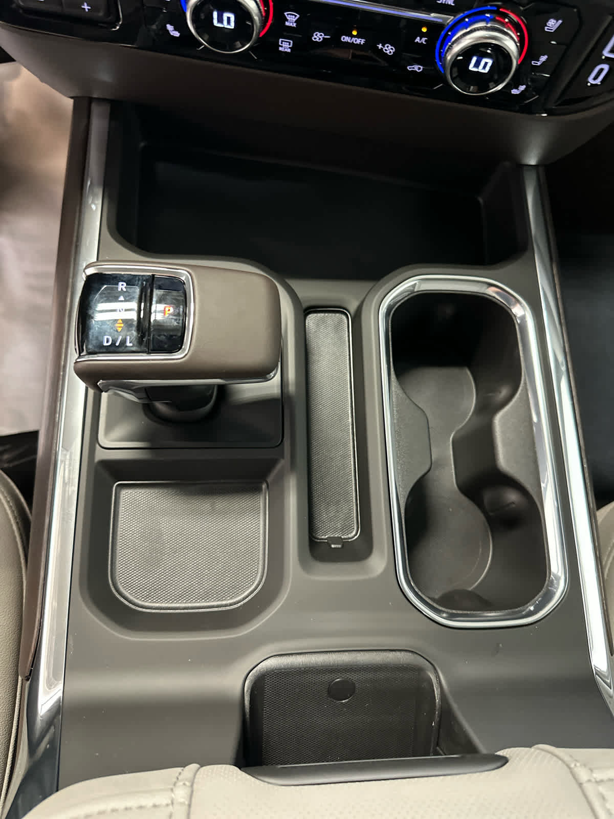 New 2026 GMC Sierra 1500 SLT w/ SLT Convenience Package image 18