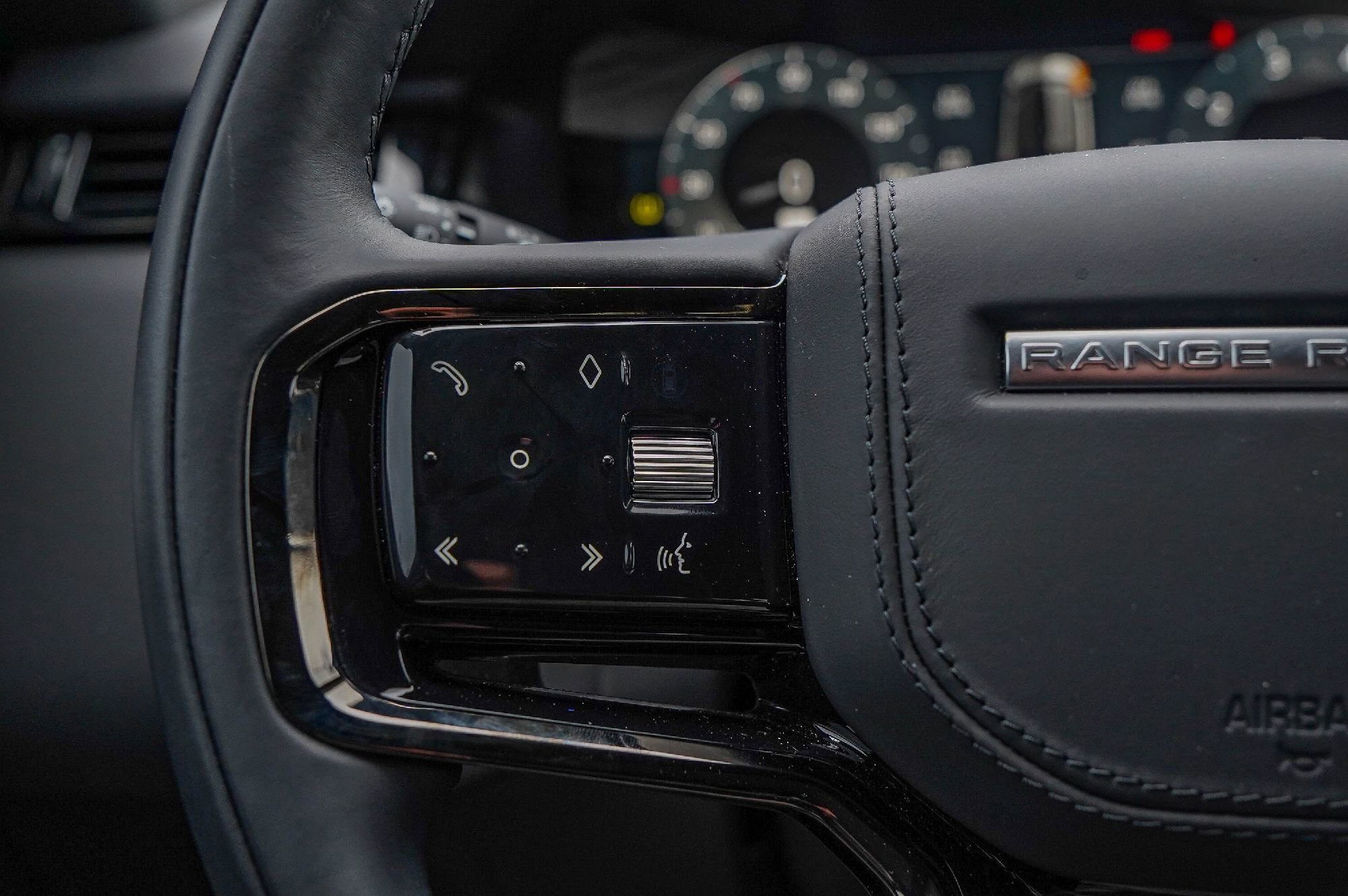Used 2024 Land Rover Range Rover Velar Dynamic SE image 11