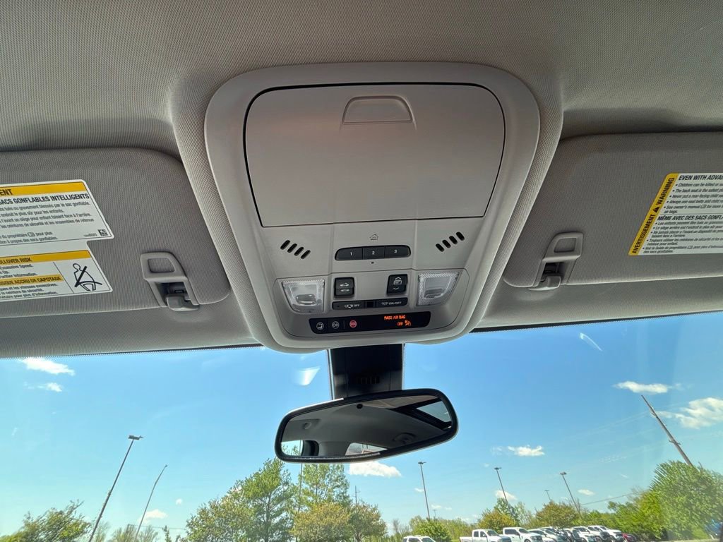 Used 2024 GMC Terrain SLT w/ LPO, Floor Liner Package AWD/4WD image 39