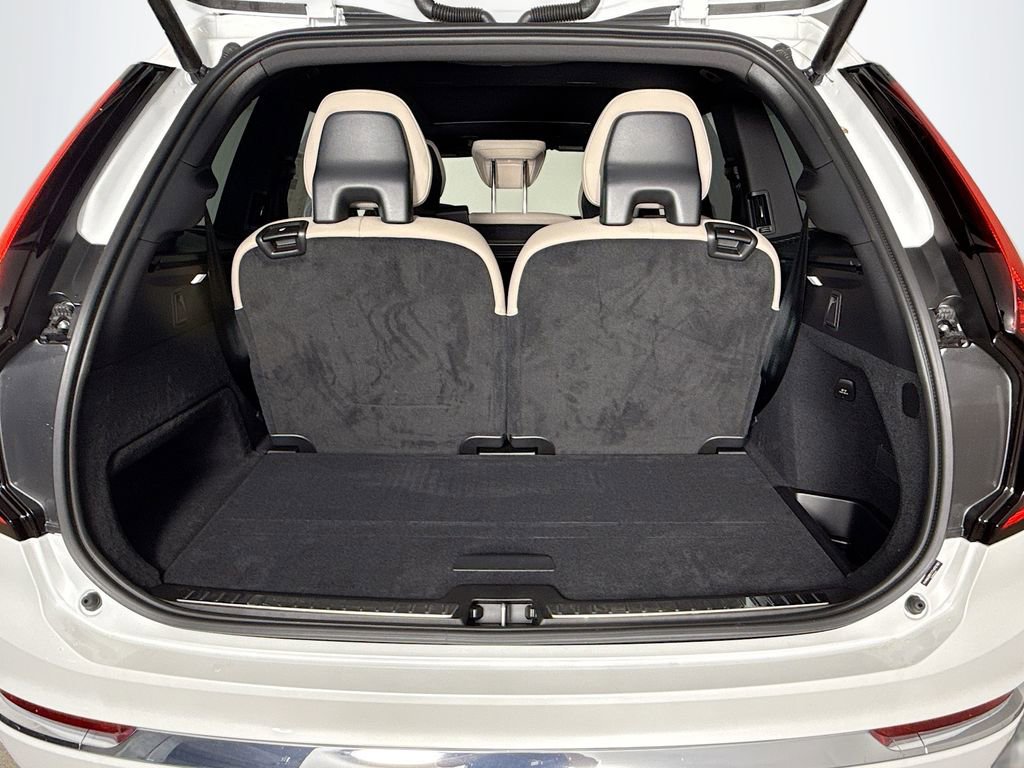 New 2026 Volvo XC90 B6 Plus w/ Protection Package image 27