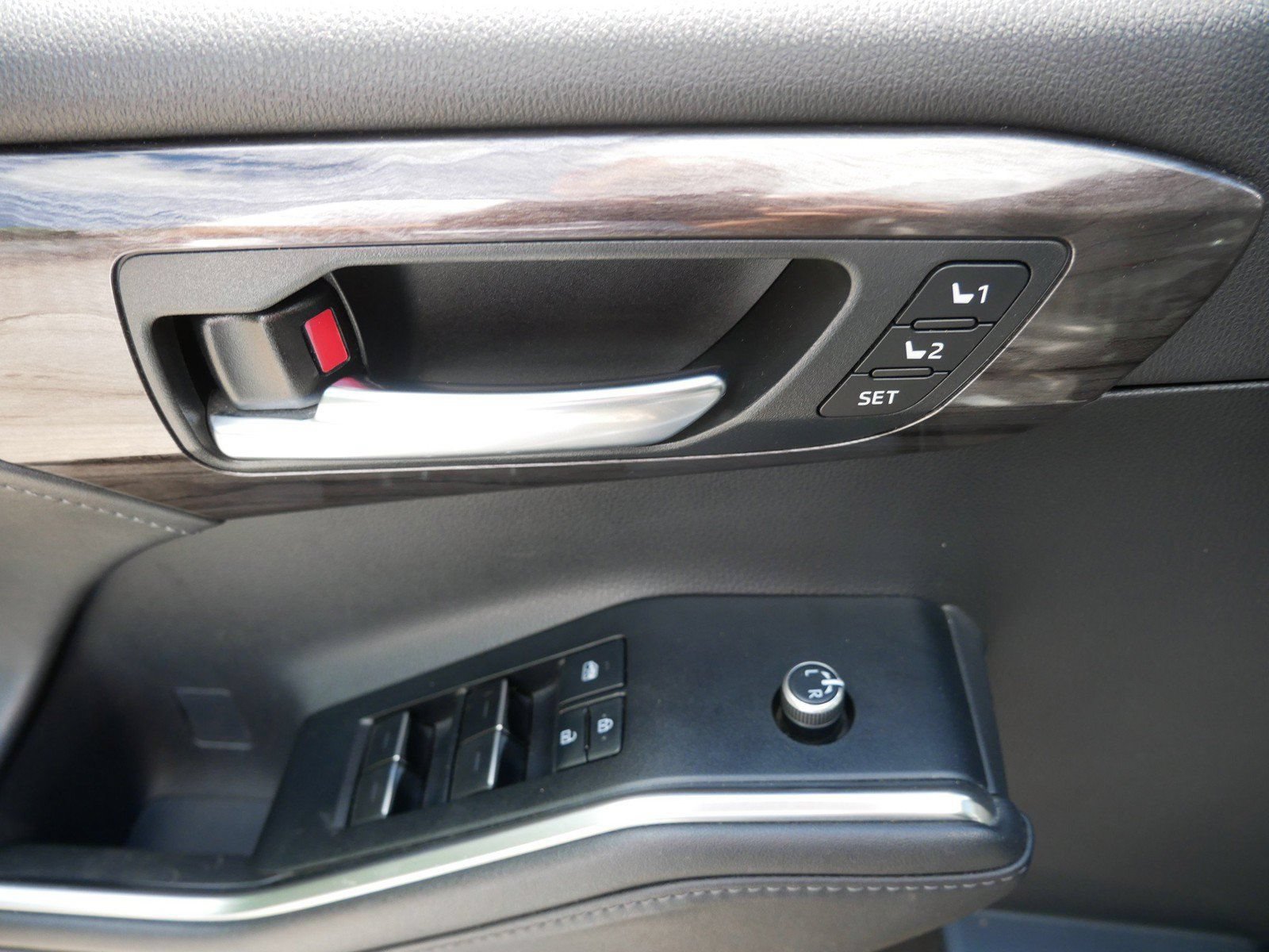 Used 2020 Toyota Highlander Limited AWD/4WD image 16