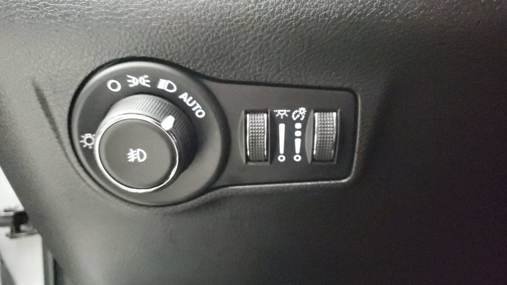 Used 2026 Jeep Compass Latitude AWD/4WD image 22
