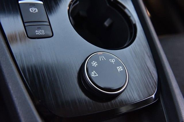 Certified 2025 Nissan Rogue SV image 17