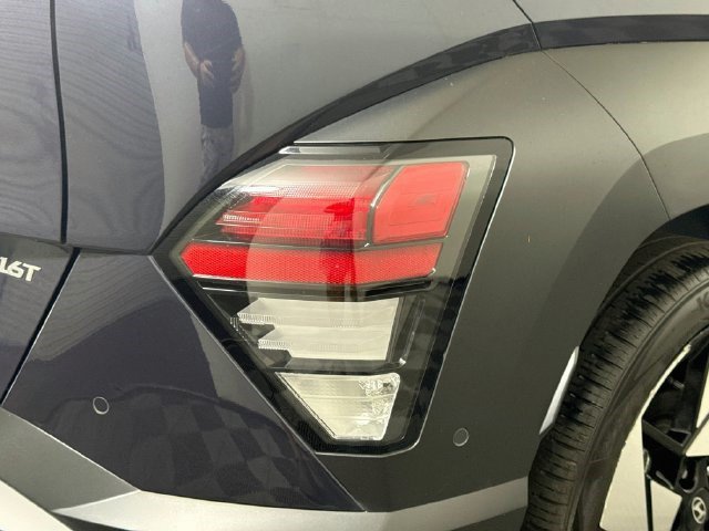 Used 2024 Hyundai Kona Limited FWD image 31