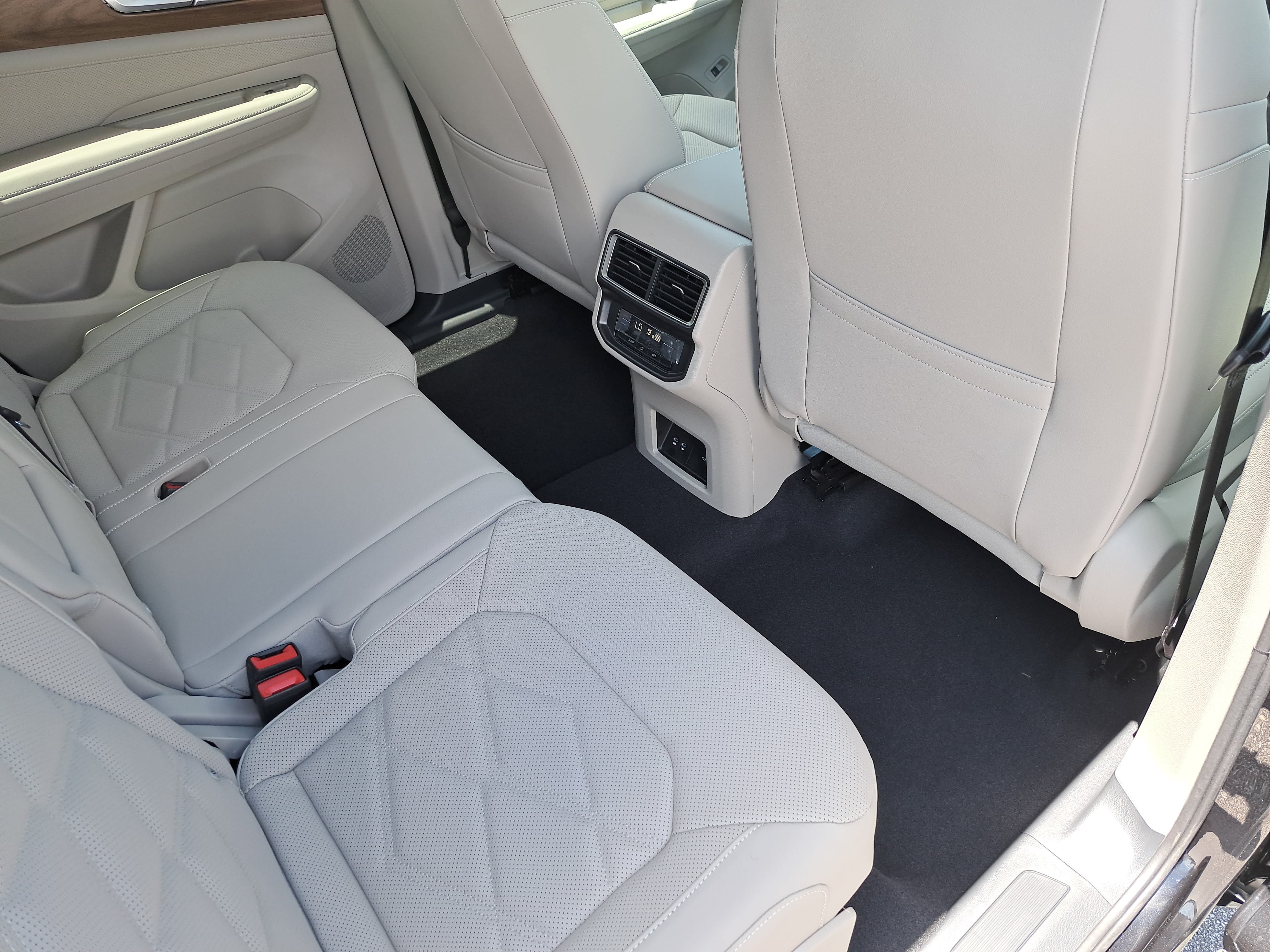 New 2026 Volkswagen Atlas SE FWD image 11