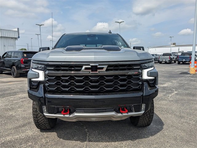 Used 2024 Chevrolet Silverado 1500 ZR2 image 9