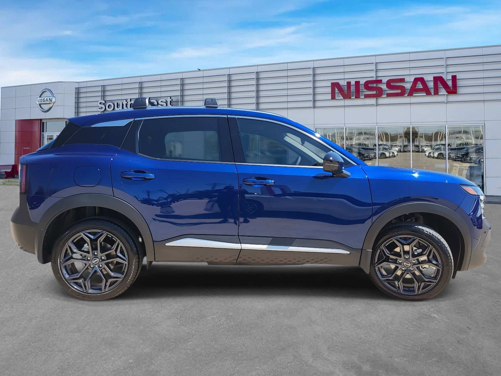 New 2026 Nissan Kicks SR FWD image 5