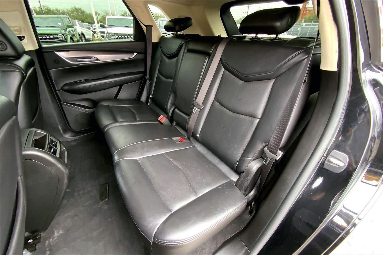 Used 2018 Cadillac XT5 Luxury w/ Driver Awareness Package FWD image 19