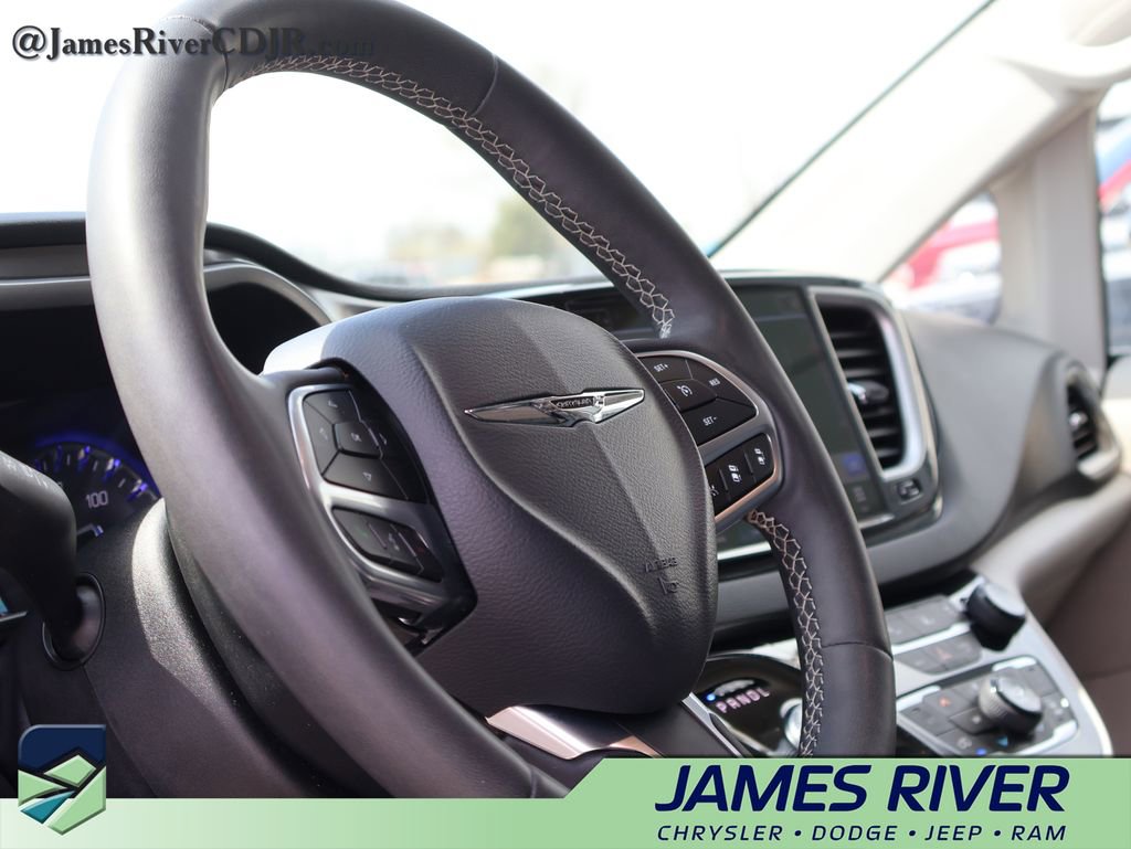 Used 2024 Chrysler Pacifica Touring-L image 24