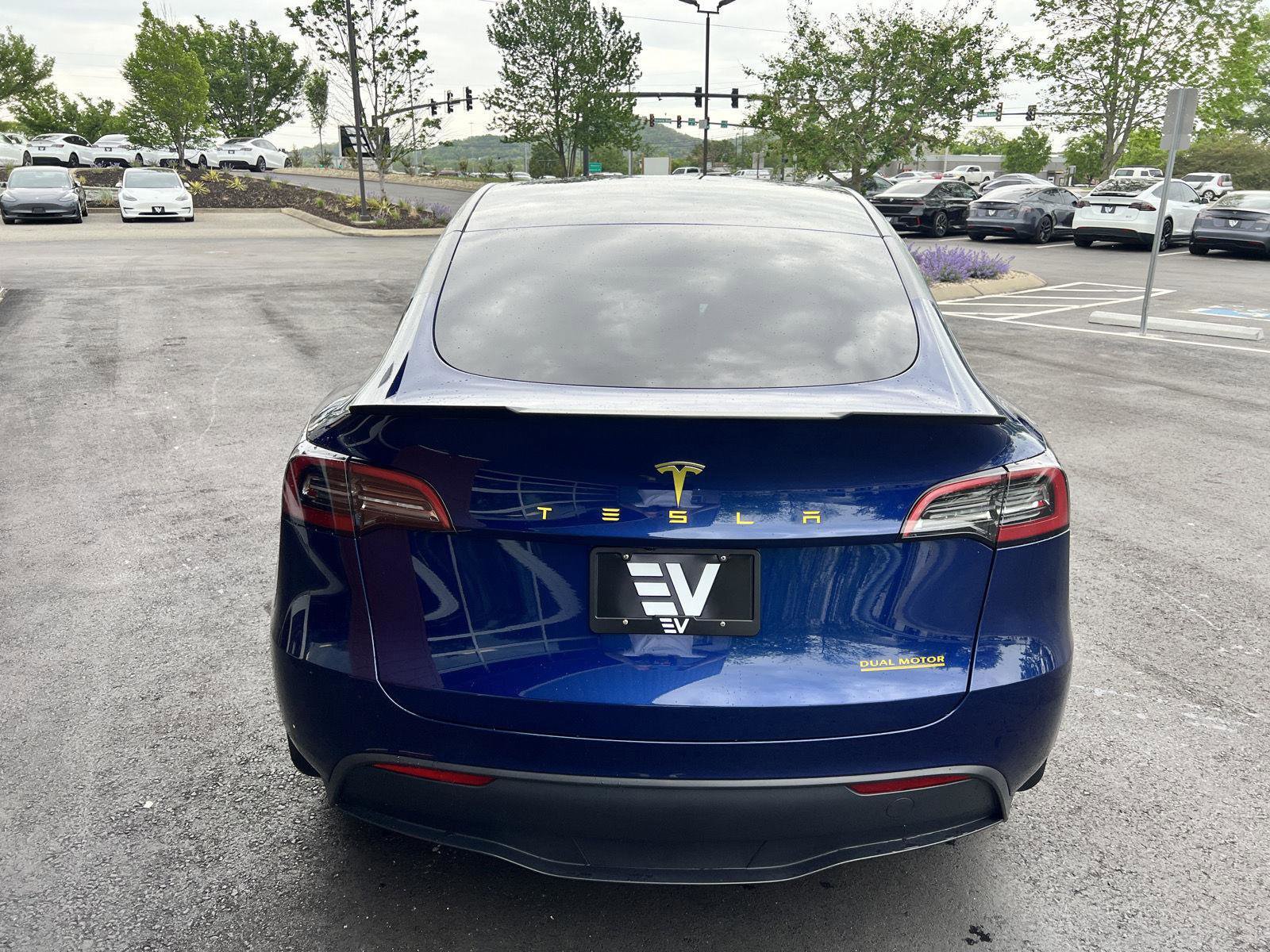 Used 2024 Tesla Model Y Long Range AWD/4WD image 5