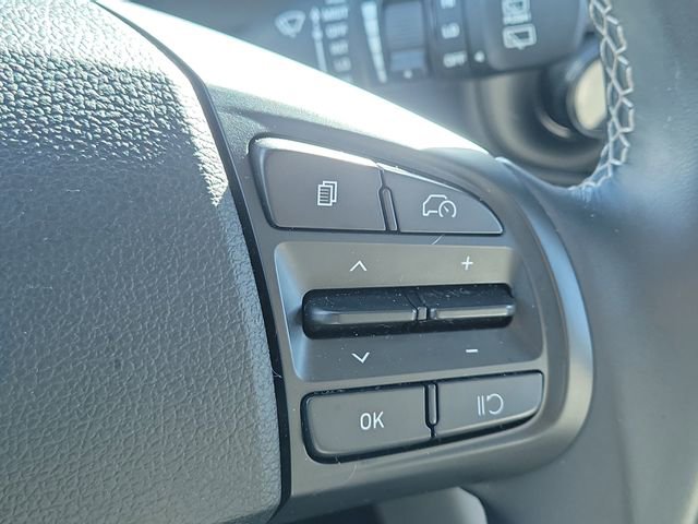 Used 2025 Hyundai Venue SEL image 24