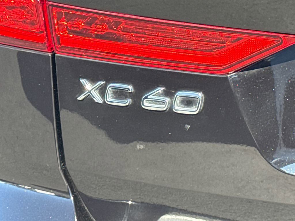 Used 2023 Volvo XC60 T8 Ultimate w/ Climate Package image 8