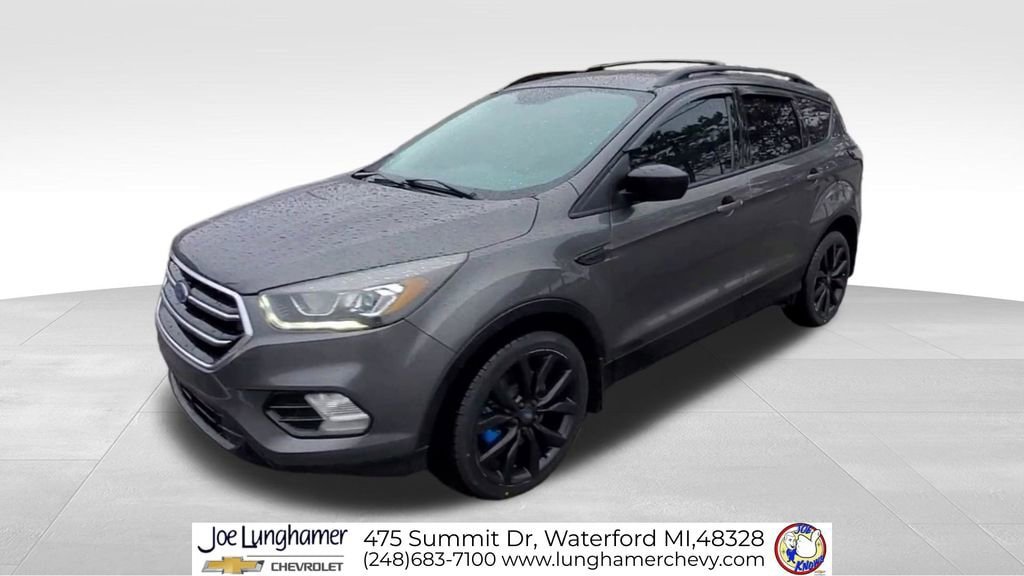 Used 2017 Ford Escape SE w/ SE Sport Appearance Package image 4