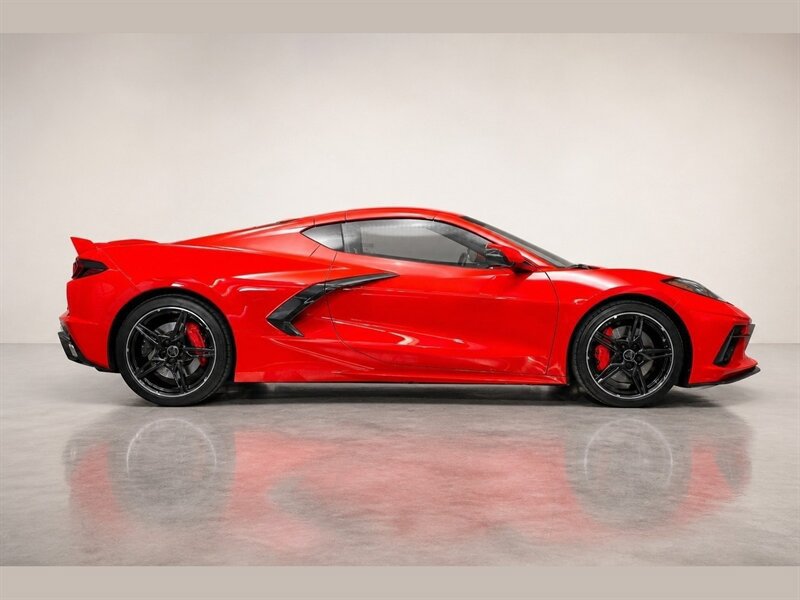 Used 2022 Chevrolet Corvette Stingray Coupe w/ Z51 2LT w/ Z51 Performance Package RWD image 2