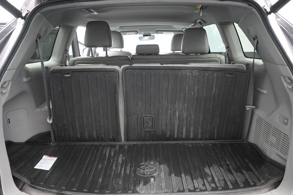 Used 2017 Toyota Highlander XLE AWD/4WD image 2