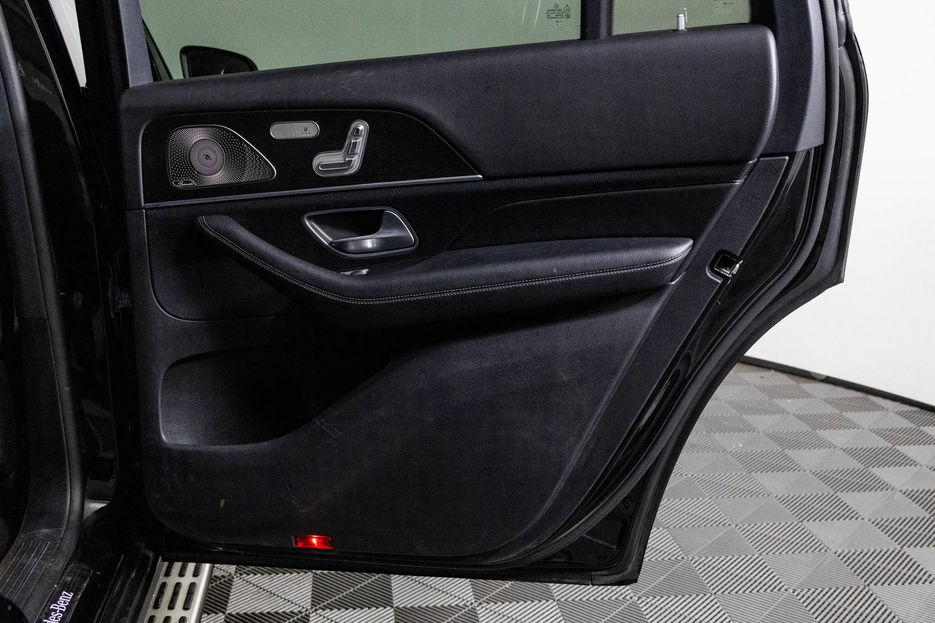 Used 2022 Mercedes-Benz GLS 450 4MATIC image 39