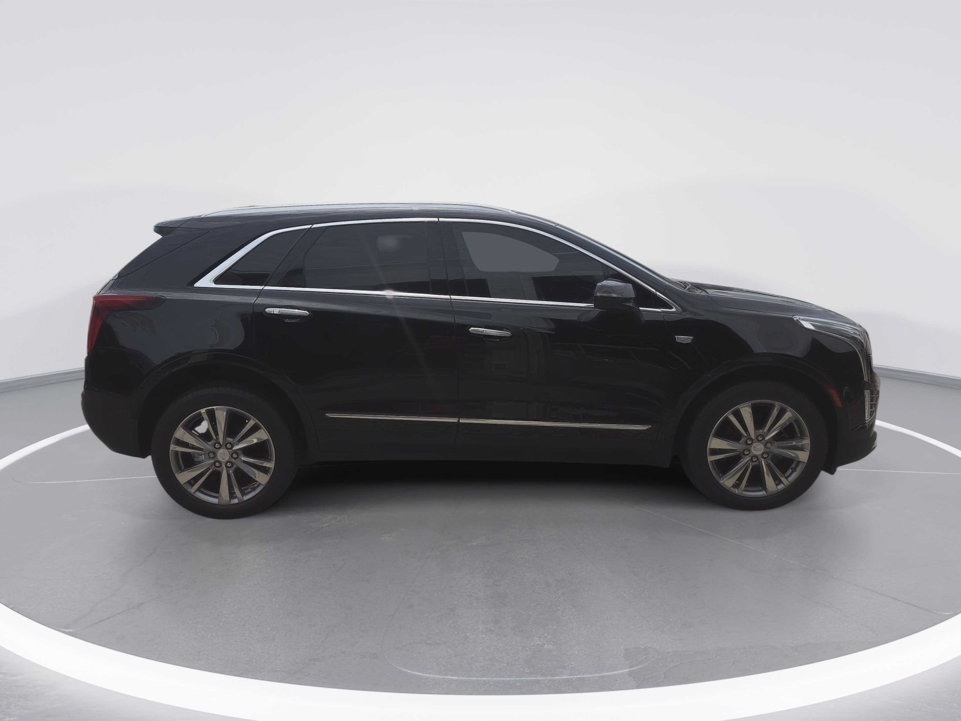 Used 2026 Cadillac XT5 Premium Luxury w/ Driver Assist Package AWD/4WD image 2